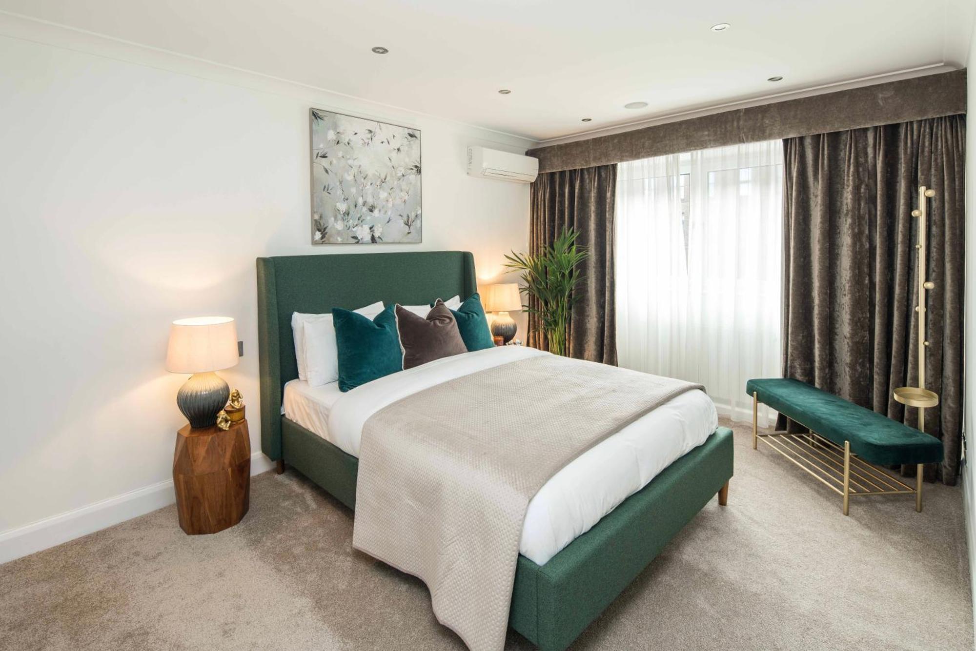 Massive For Large Families With Balcony And Ac Londres